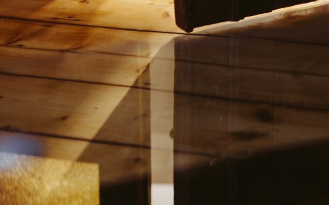 wood, door, reflection-932042.jpg